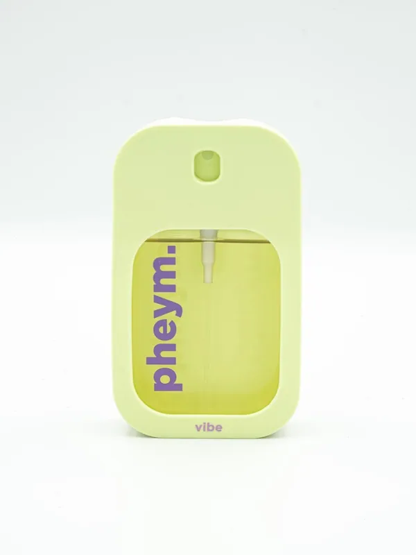 Packshot żółtego flakonu perfum
